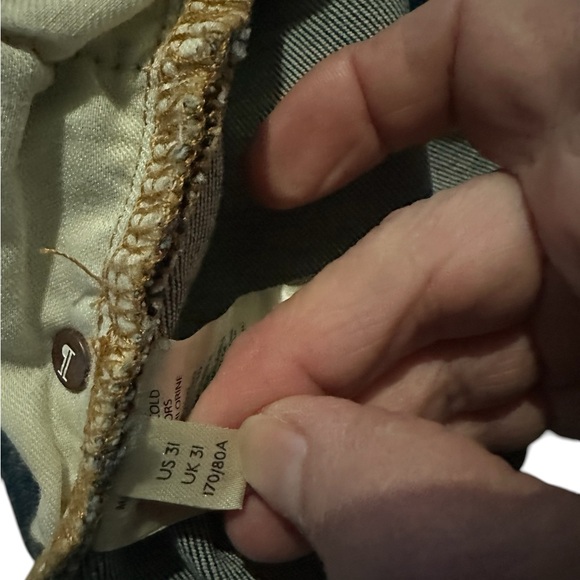 Pilcro Frayed Hem Straight Leg Medium Wash Jeans with stretch. Size 32 - Picture 7 of 10